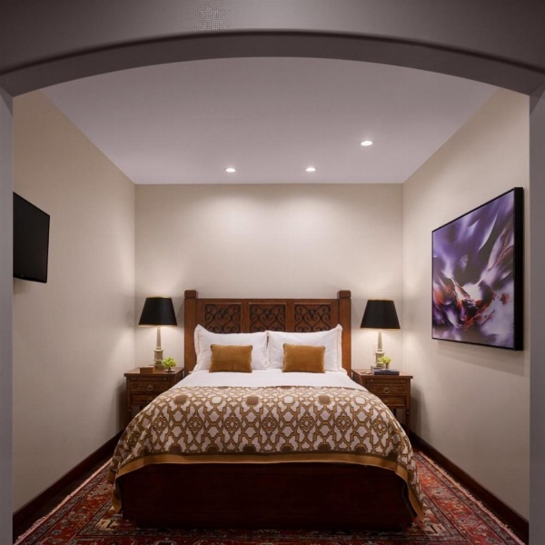 Plaza la Reina image 10