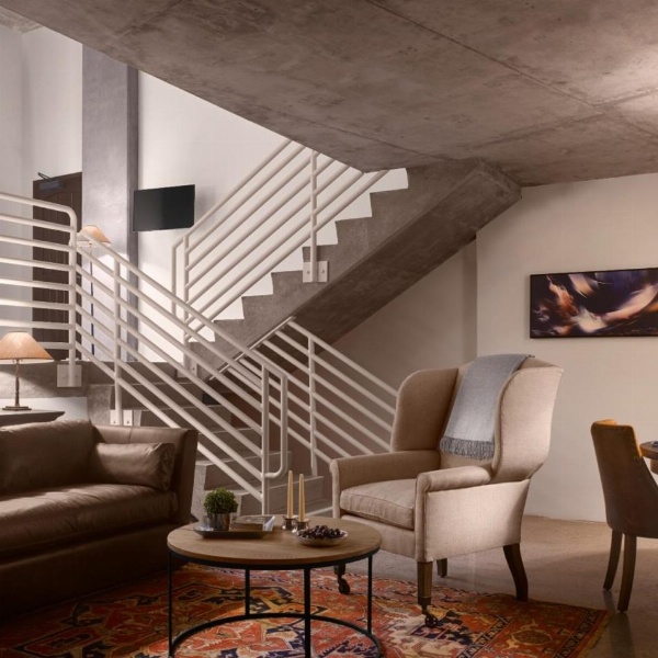 Plaza la Reina Main image